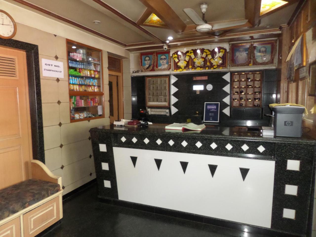 Hotel Padma Nashik Esterno foto