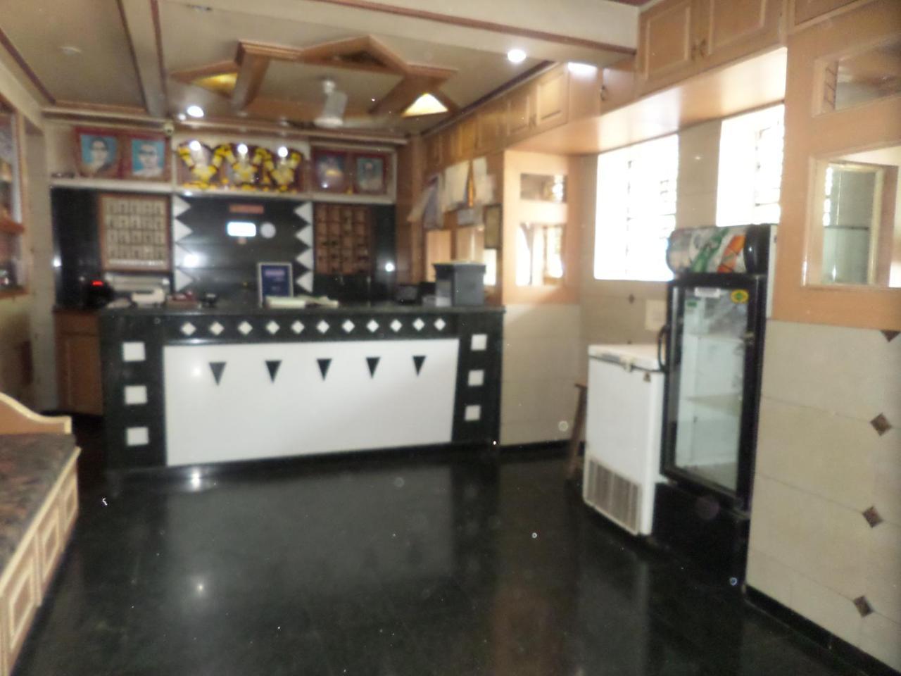 Hotel Padma Nashik Esterno foto