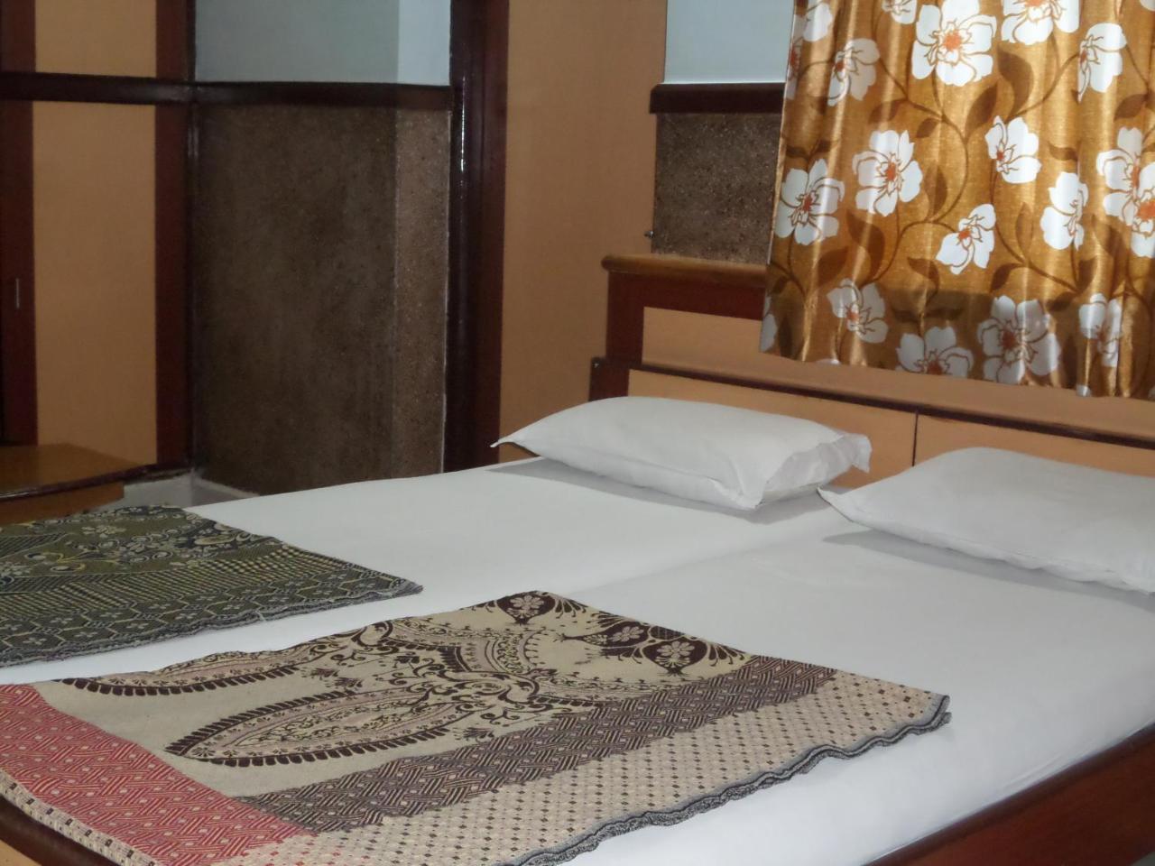 Hotel Padma Nashik Esterno foto